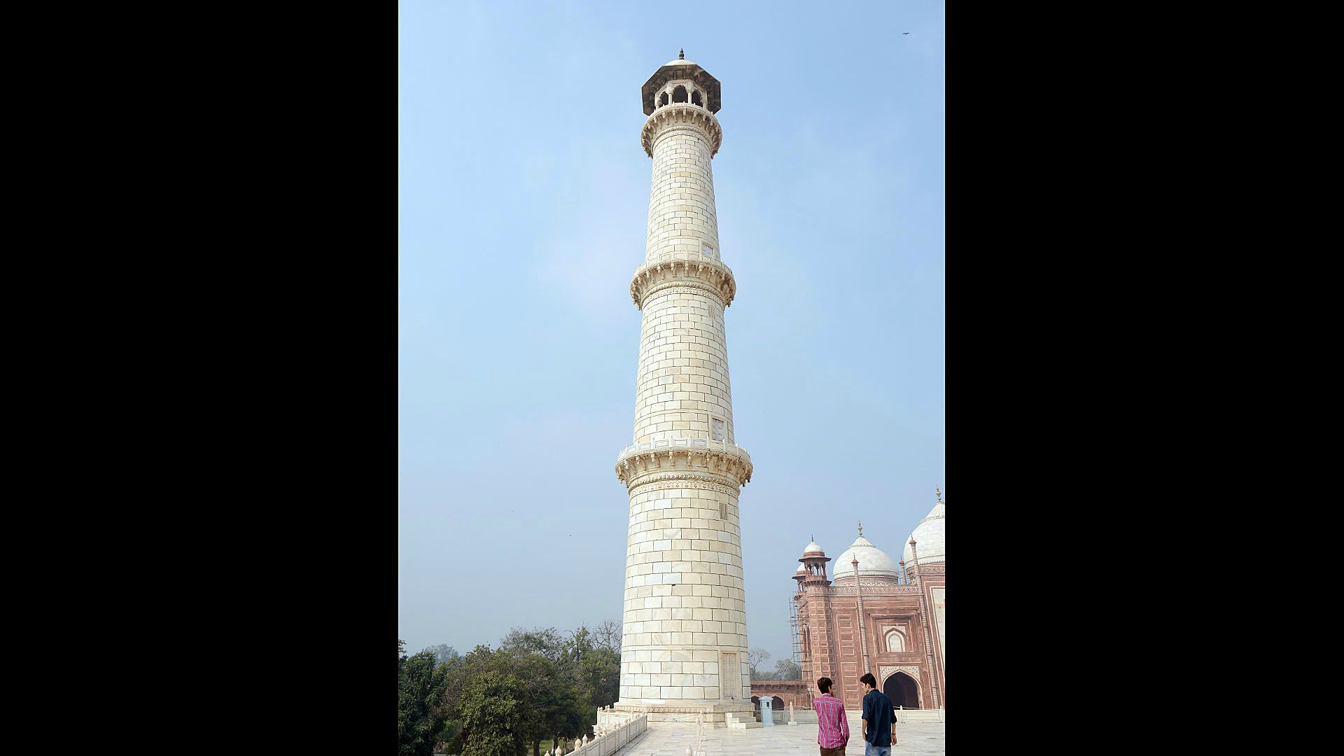 Taj Mahal - jeden z siedmiu cudów nowożytnego świata. Indyjskie Mauzoleum wzniesione przez Szahdżahana z Dynastii Wielkich Mogołów na pamiątkę ukochanej żony Mumtaz Mahal